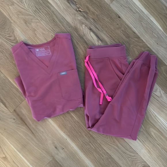 FIGS PEACE OUT CANCER SCRUB SET - Picture 3 of 6